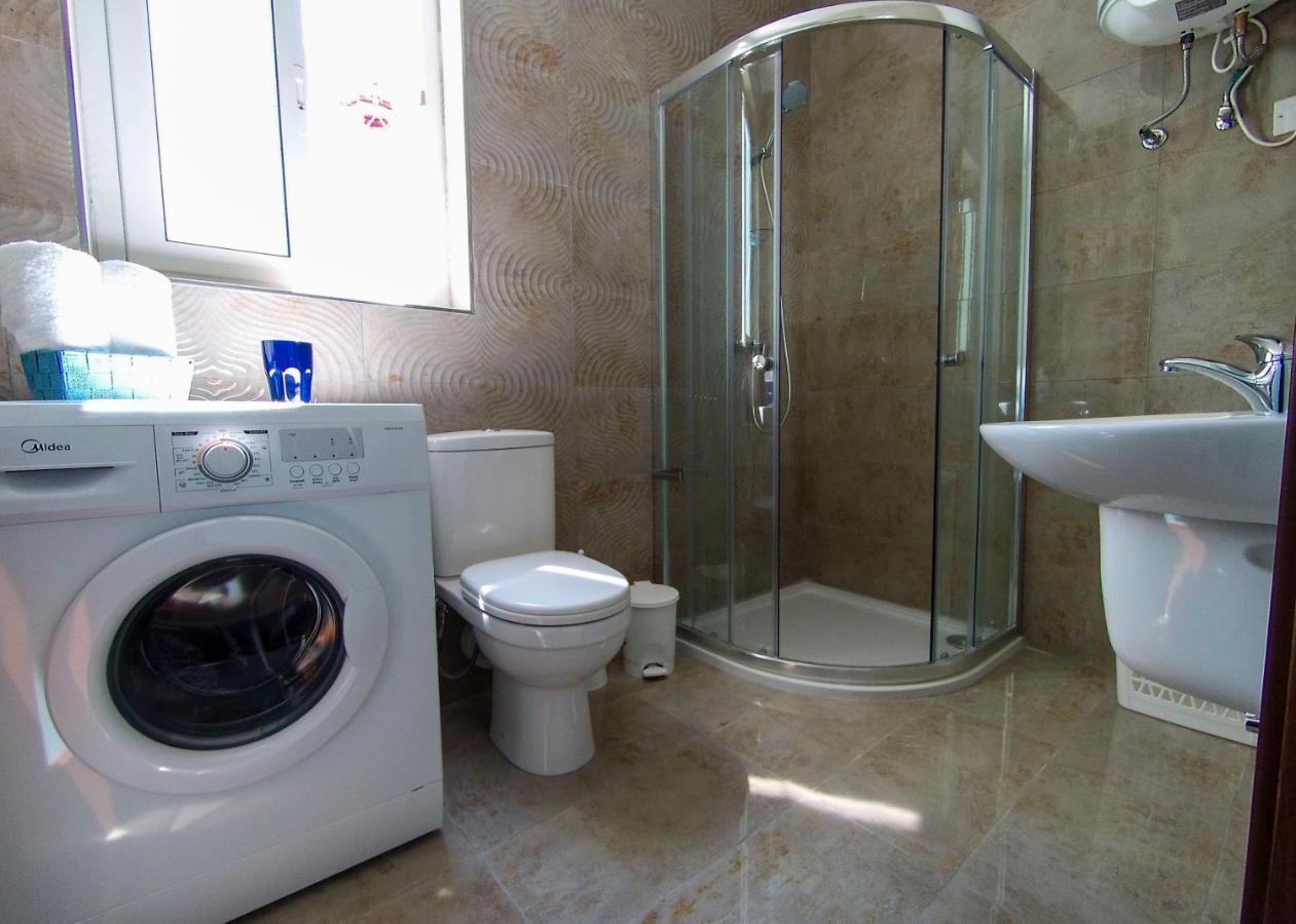 F12 Room 2, Private Room Two Single Beds Privated Bathroom In Shared Flat Msida Exterior photo