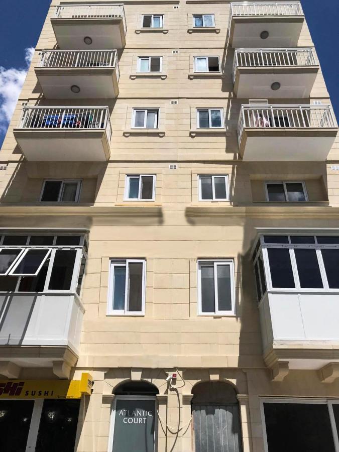 F12 Room 2, Private Room Two Single Beds Privated Bathroom In Shared Flat Msida Exterior photo