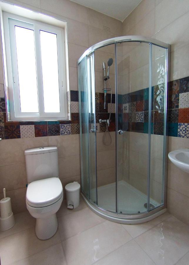 F12 Room 2, Private Room Two Single Beds Privated Bathroom In Shared Flat Msida Exterior photo