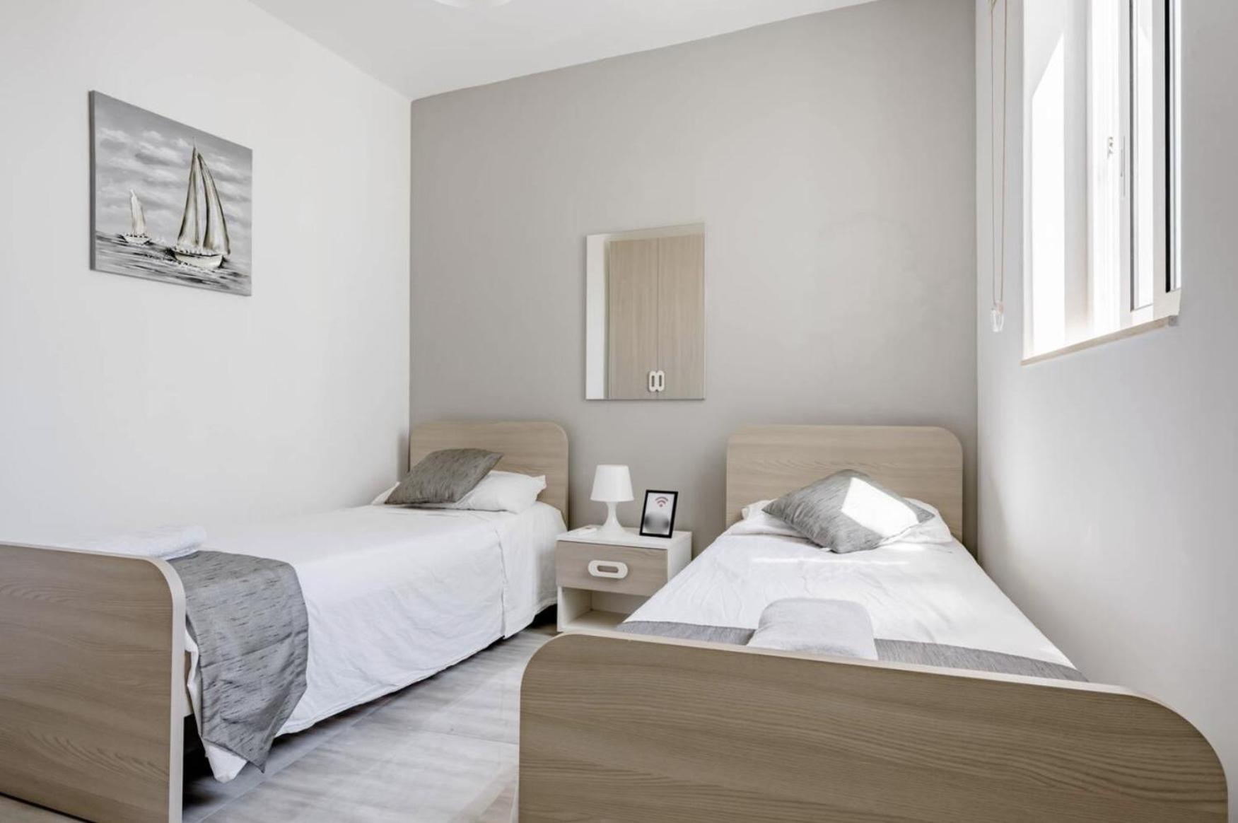 F12 Room 2, Private Room Two Single Beds Privated Bathroom In Shared Flat Msida Exterior photo