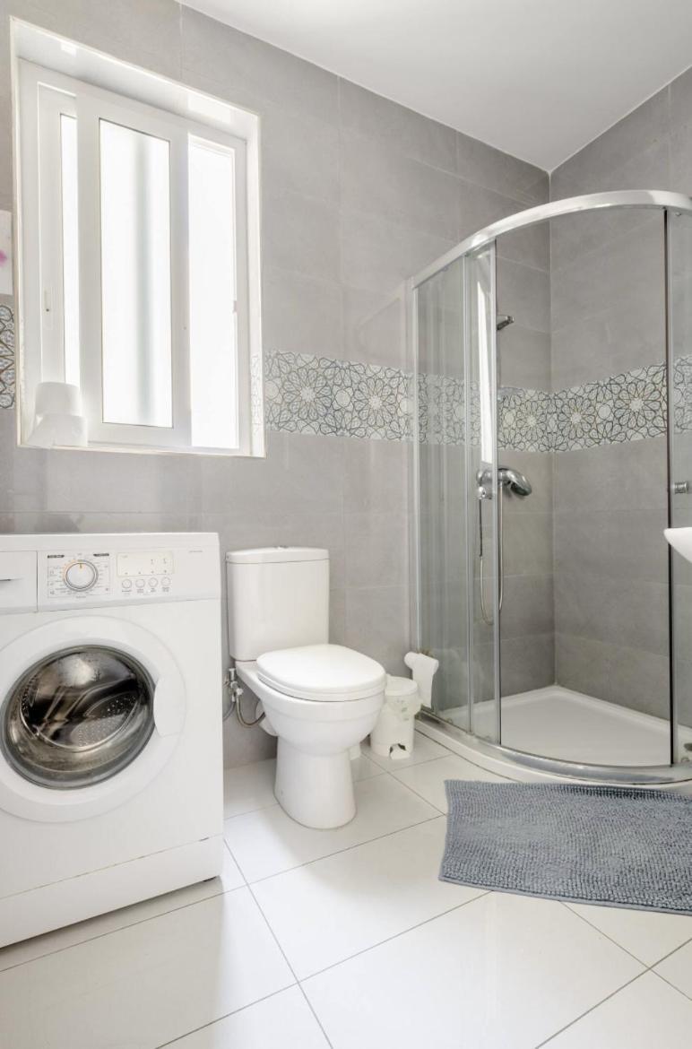 F12 Room 2, Private Room Two Single Beds Privated Bathroom In Shared Flat Msida Exterior photo