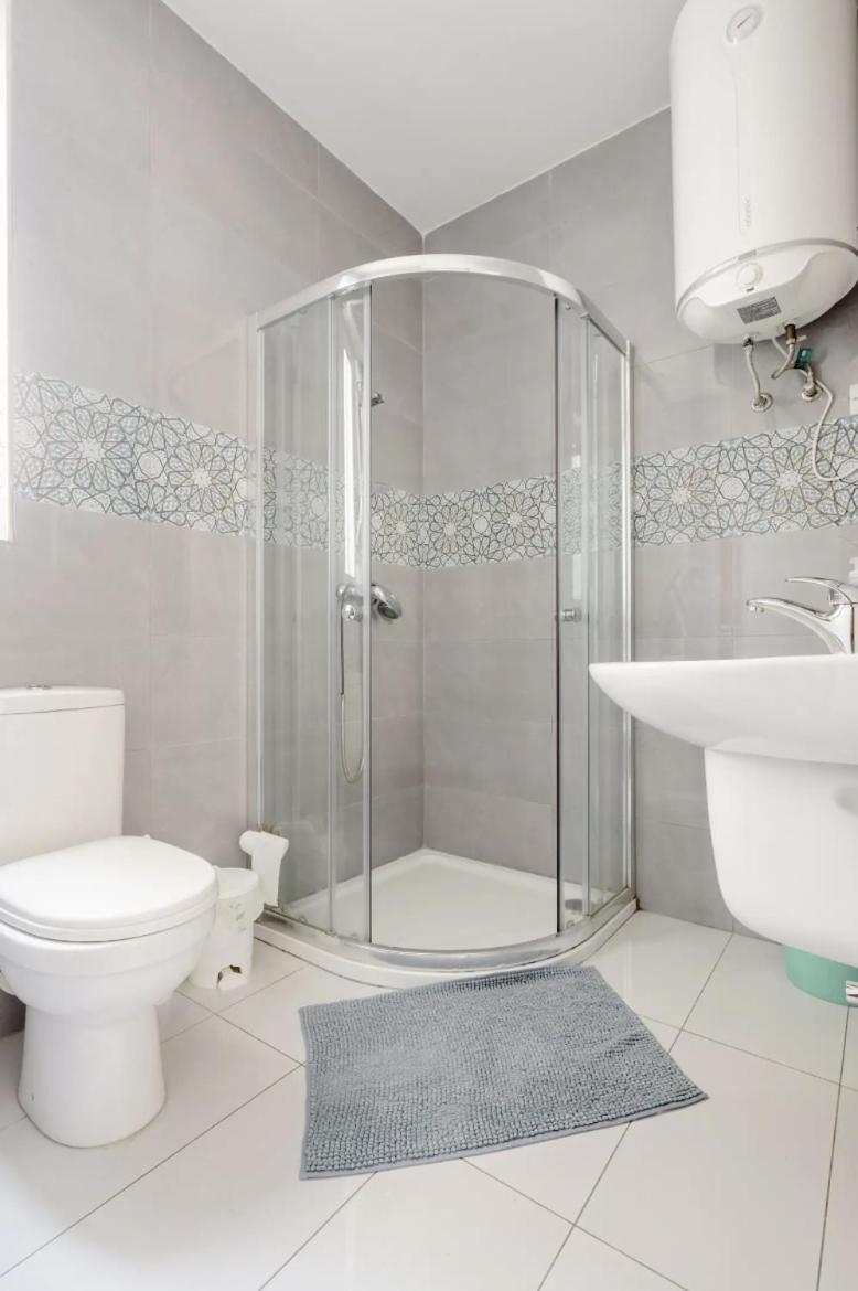 F12 Room 2, Private Room Two Single Beds Privated Bathroom In Shared Flat Msida Exterior photo